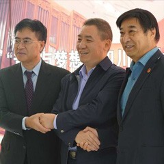 金百博再出手公益，为四川25所小学捐赠金百博高科技钢琴
